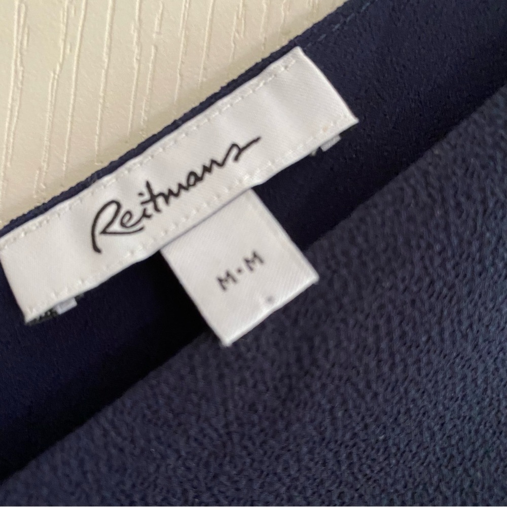 Reitmans navy blue sleeveless lined dressy top. Great shape. Button detail back - Picture 3 of 5